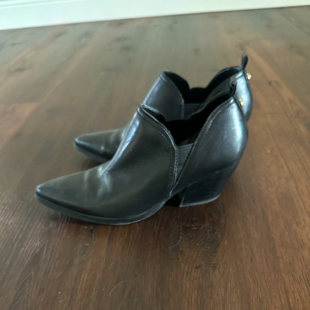 Black leather low rise Marc Fisher healed boots. Women’s size 8.5